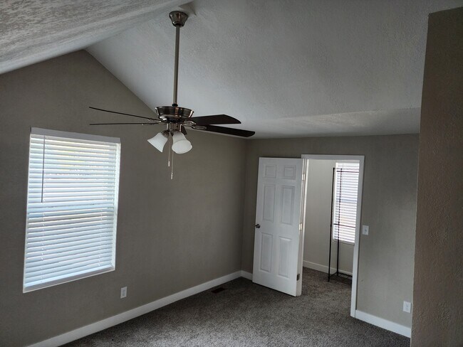 Foto del edificio - 307 E Washington St