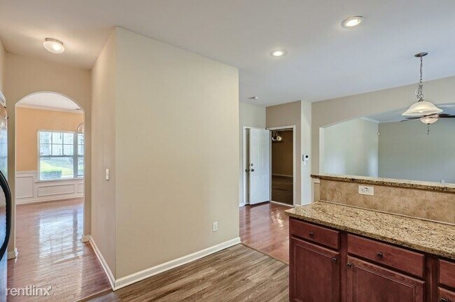 Foto del edificio - 4 br, 2.5 bath House - 7495 Springbox Driv...