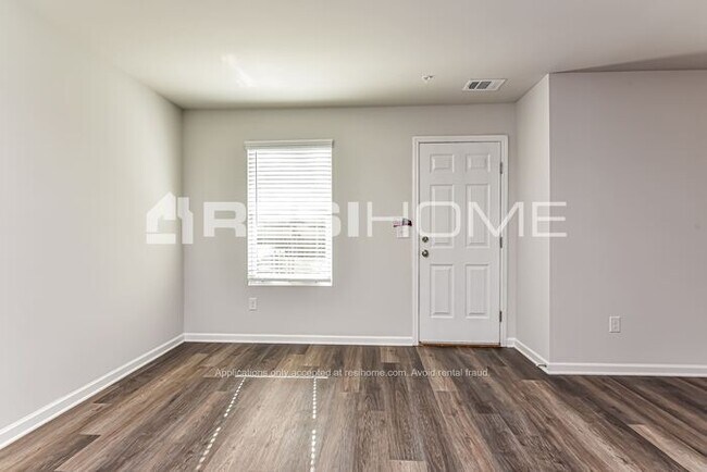 Building Photo - 137 Wellbrook Court