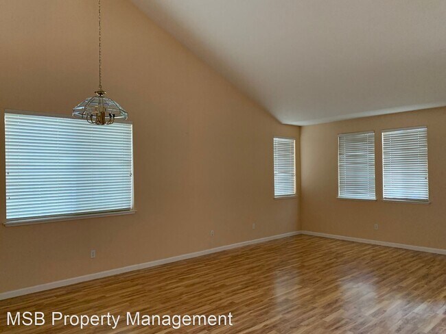 Building Photo - 5 br, 3 bath House - 327 Titan Way