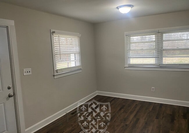 Building Photo - 210 W Lokey Ave