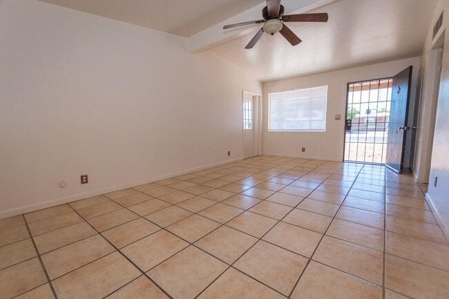 Building Photo - 4 Bedroom, 1½ Bath Home with Central A/C, ...