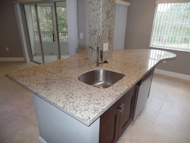 Foto del edificio - 2810 N Oakland Forest Dr