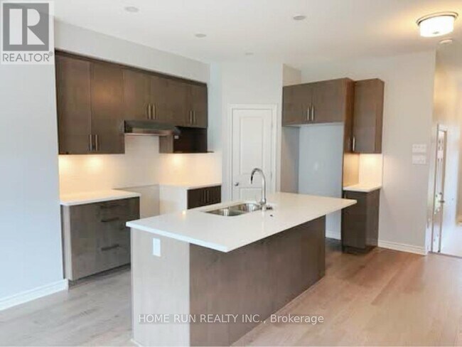 Building Photo - 704 Pipit Ln