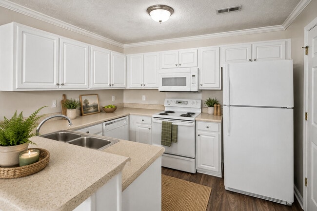 Building Photo - Lakeshore Grande