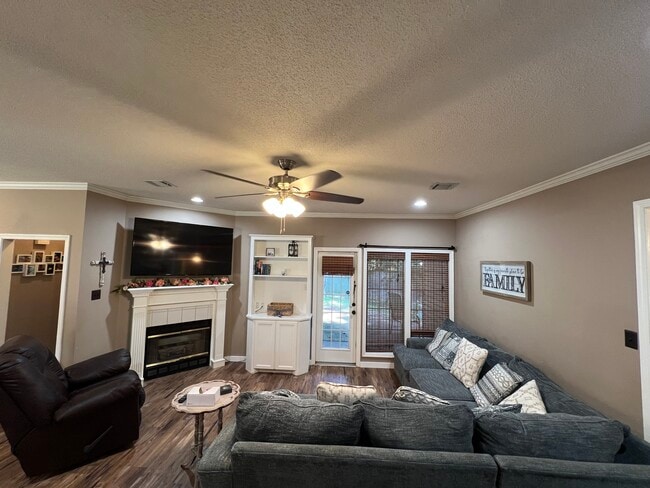 Building Photo - 207 Knoll Creek Cir