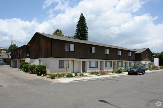 Building Photo - Yale Street  Family Apartments