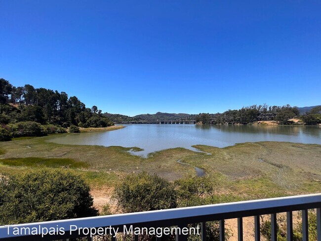 Foto del edificio - 2 br, 2 bath House - 150 Seminary Drive #2B