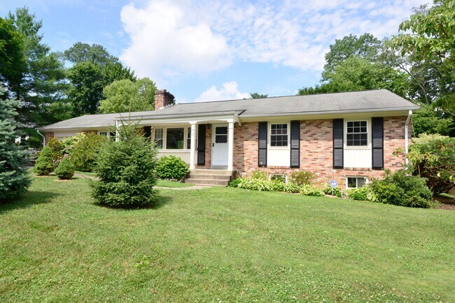 Foto del edificio - 117 Woodberry Rd NE