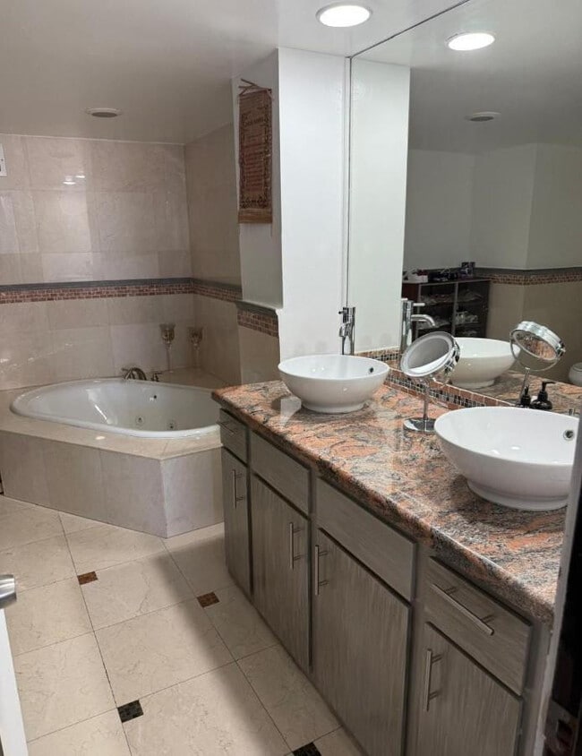 Foto del edificio - 1833 S Ocean Dr