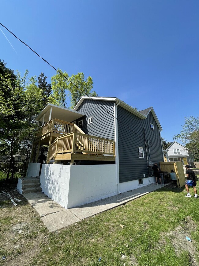 Foto del edificio - 956 Ellsworth Ave