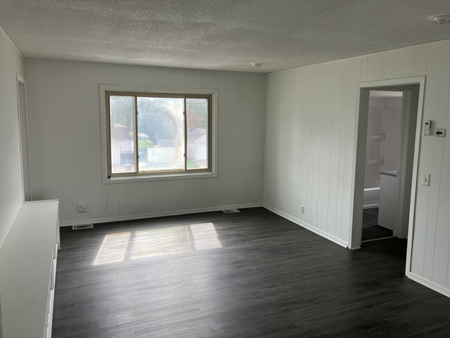 Building Photo - 120 Butler Ave E