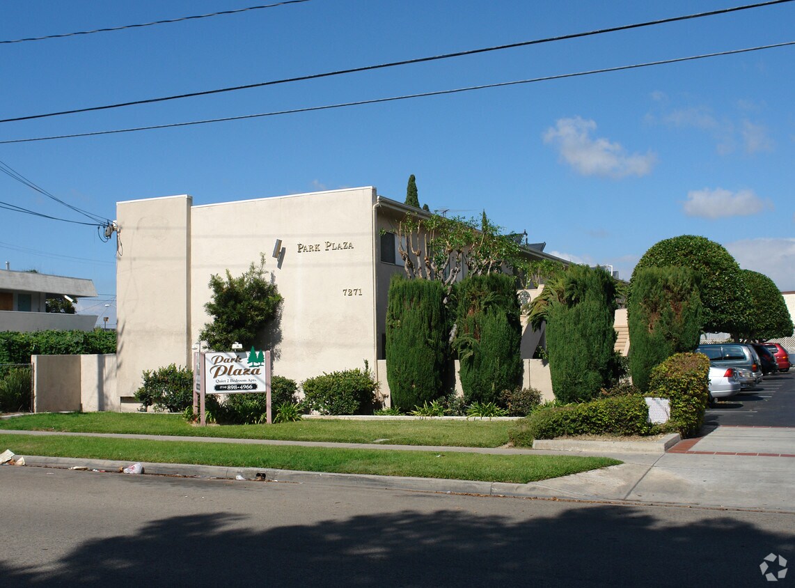 Foto del edificio - 7271-7281 Plaza St