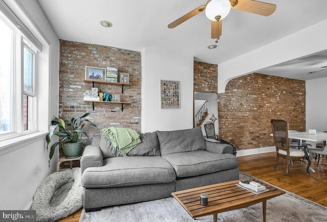 Building Photo - 356 Emily St