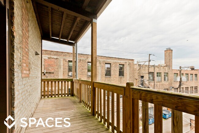 Foto del edificio - 1758 W Montrose Ave