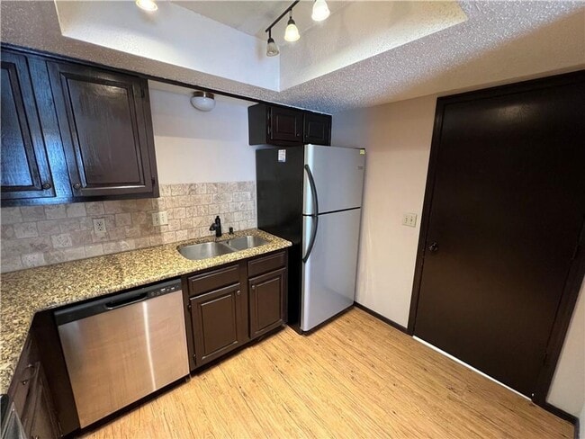 Building Photo - 322 S 11th Pl