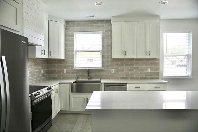 Foto del edificio - Modern Duplex for Rent