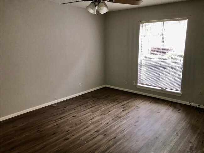 Foto del edificio - 700 Thicket Ln