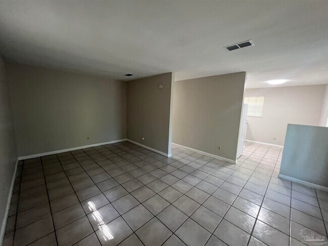 Foto del edificio - 5859 Mapleton St