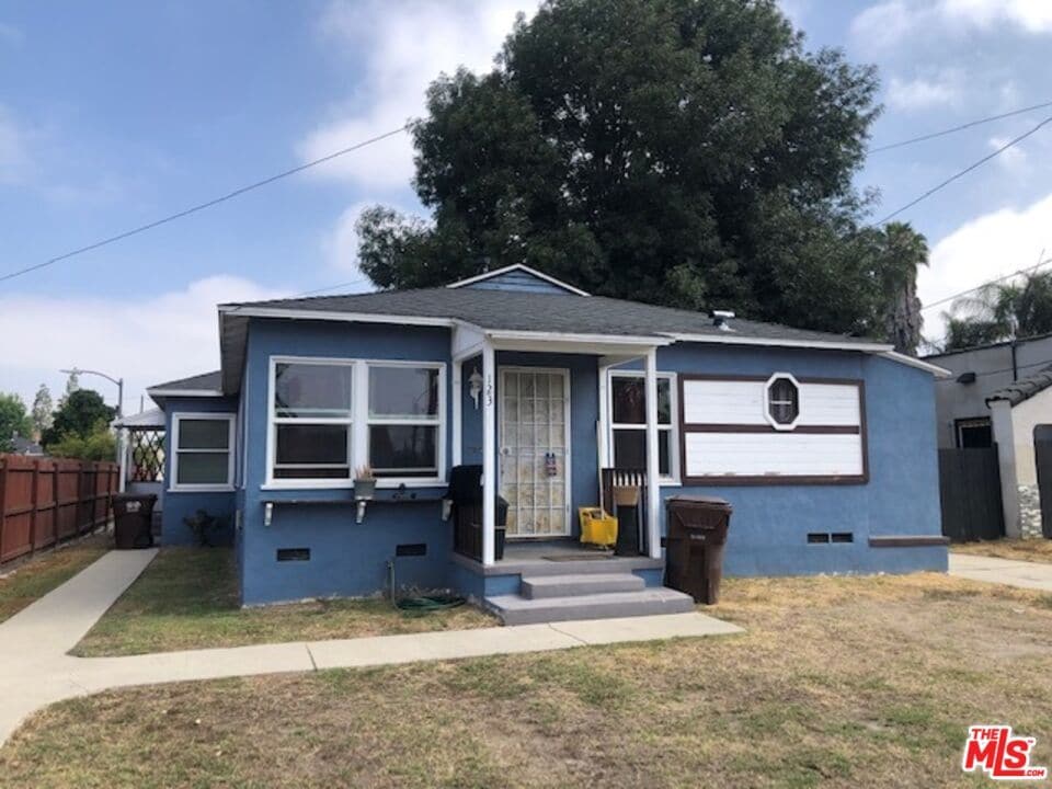 Primary Photo - 121 E Indigo St