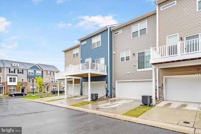 Building Photo - 1815 Iris Ln