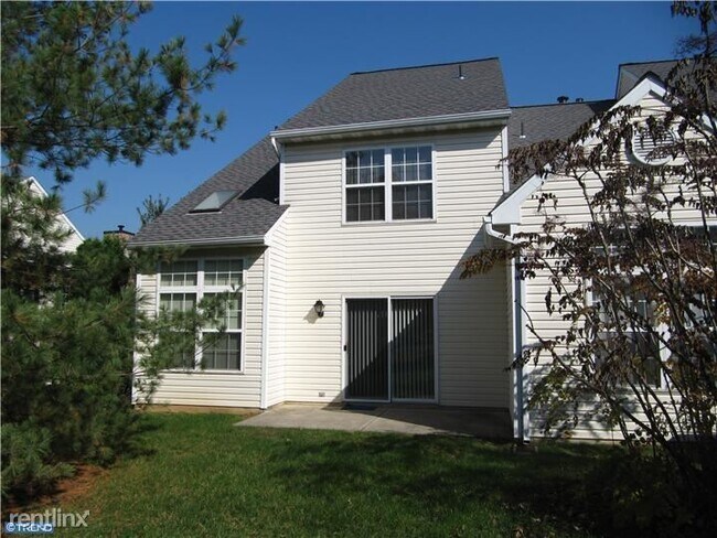 Building Photo - 3 br, 2.5 bath Townhome - 106 Hickory Lane