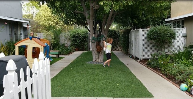 Courtyard looking towards street - 6514 W Olympic Blvd