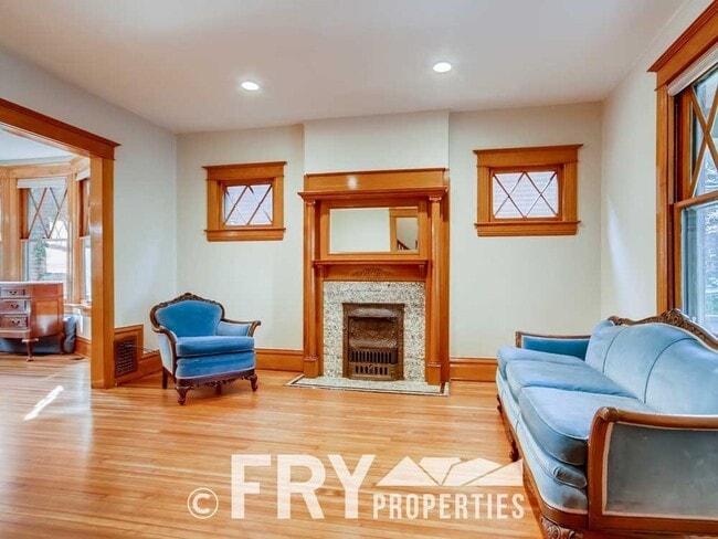 Building Photo - Beautifully Remodeled Potter Highlands Vic...