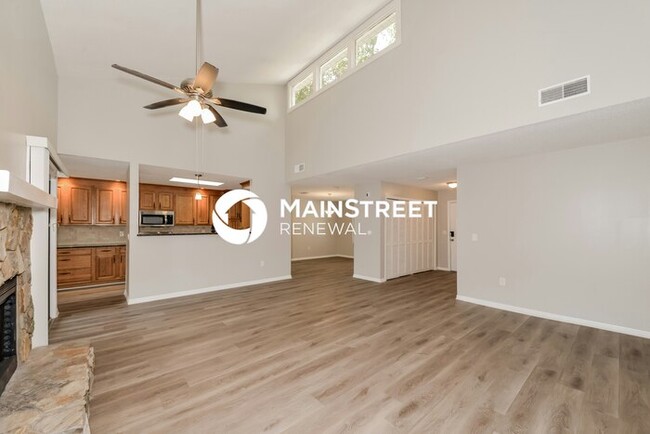 Foto del edificio - 8416 Cypress Lake Dr