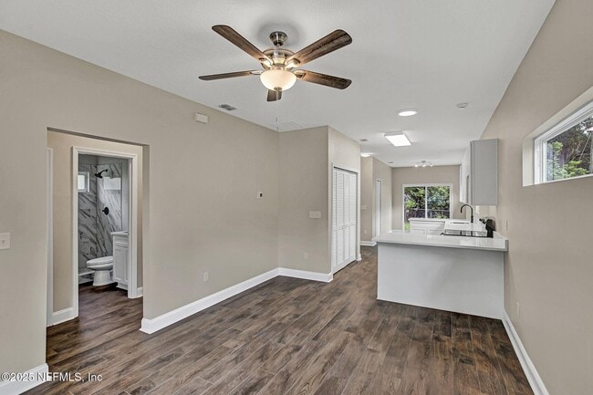 Building Photo - 2291 Clemente Dr