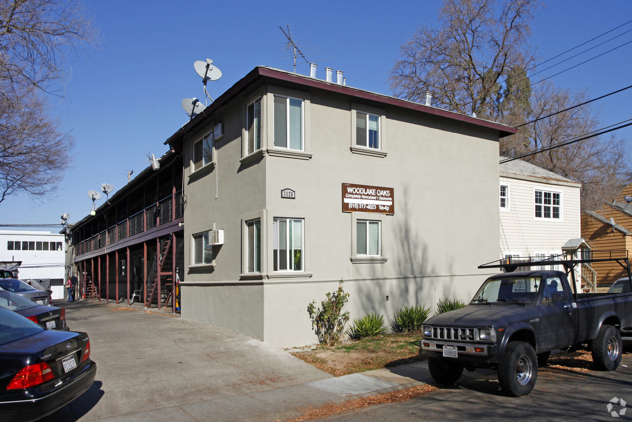 Primary Photo - Woodlake Oaks Apartments