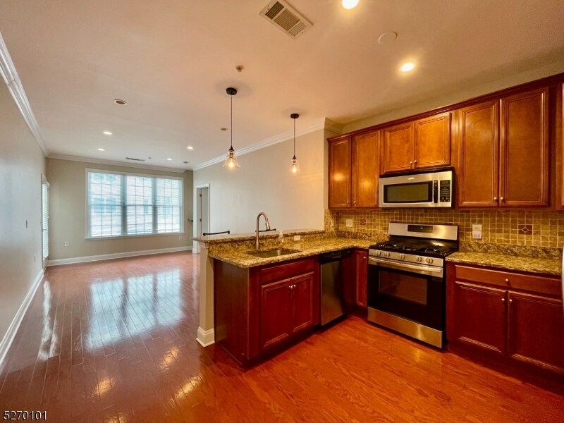 1112 Wharton Ct Unit 1112, Riverdale, NJ 07457 Room for Rent in