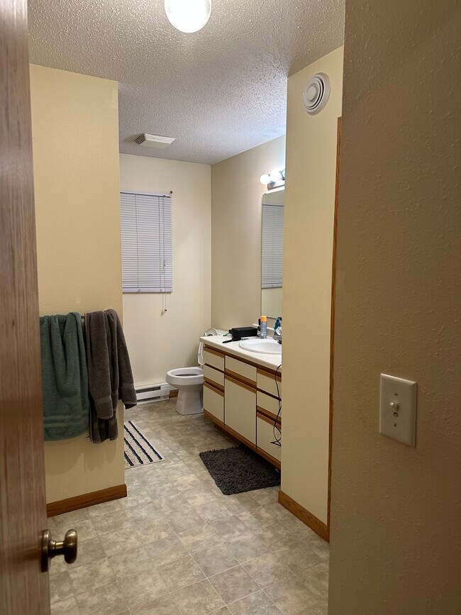 Foto del edificio - 2417 Vermilion Rd