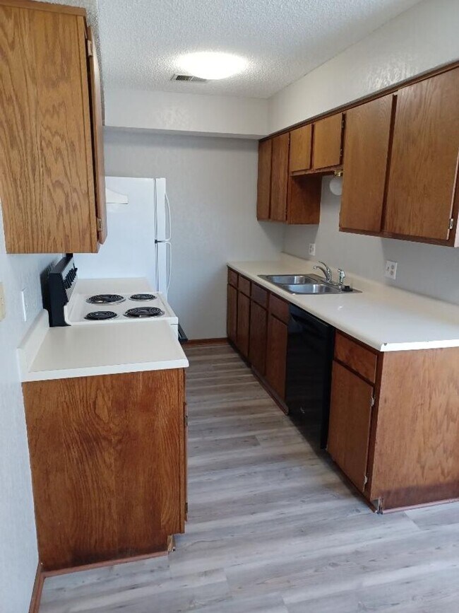 Building Photo - 2 Bedroom Apartment off Wanamaker