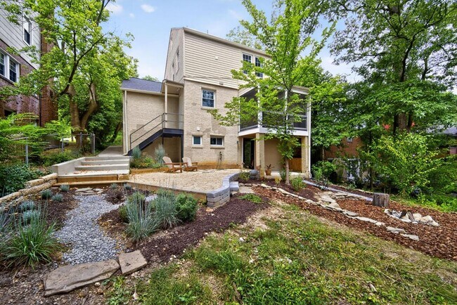 Building Photo - 6017 Inwood St