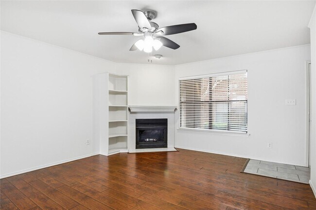 Foto del edificio - Beautiful Townhome in Gated Community