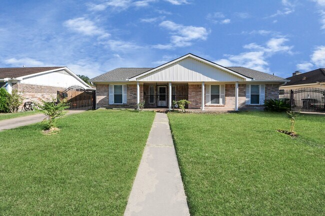 Building Photo - 9222 Sharpview Dr