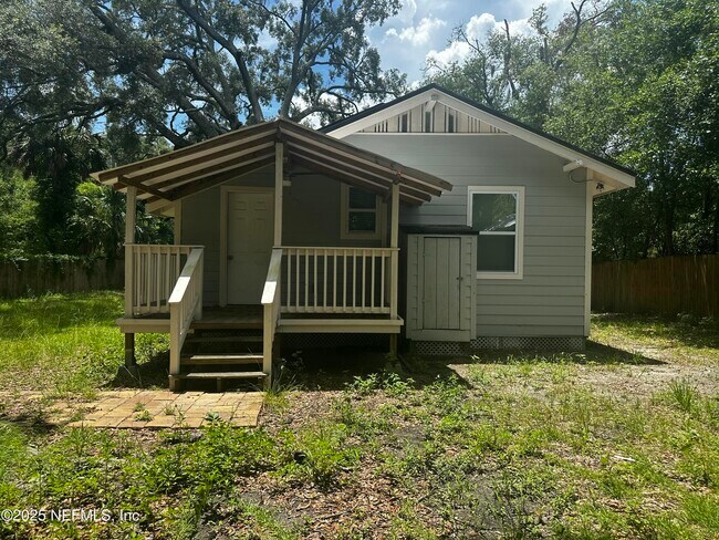 Foto del edificio - 1219 E 10th St