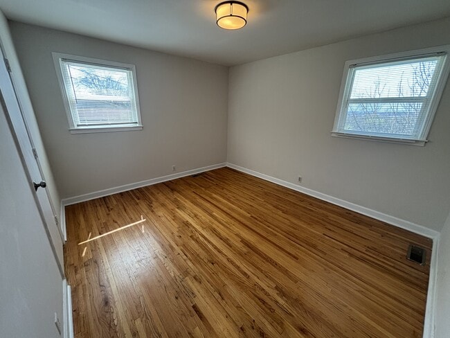 Foto del edificio - 2718 Oakwood Ave