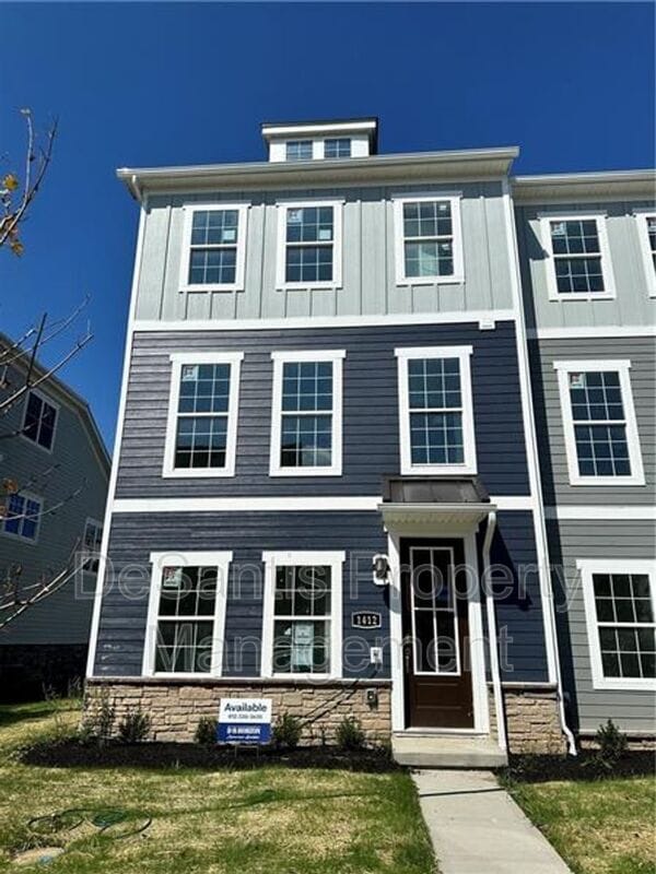 Building Photo - 1412 Commons Ln