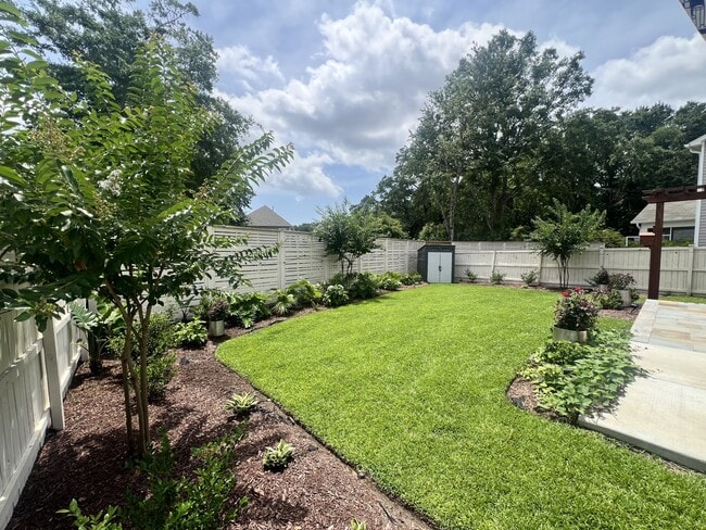 Building Photo - 1011 Sago Palm Ct
