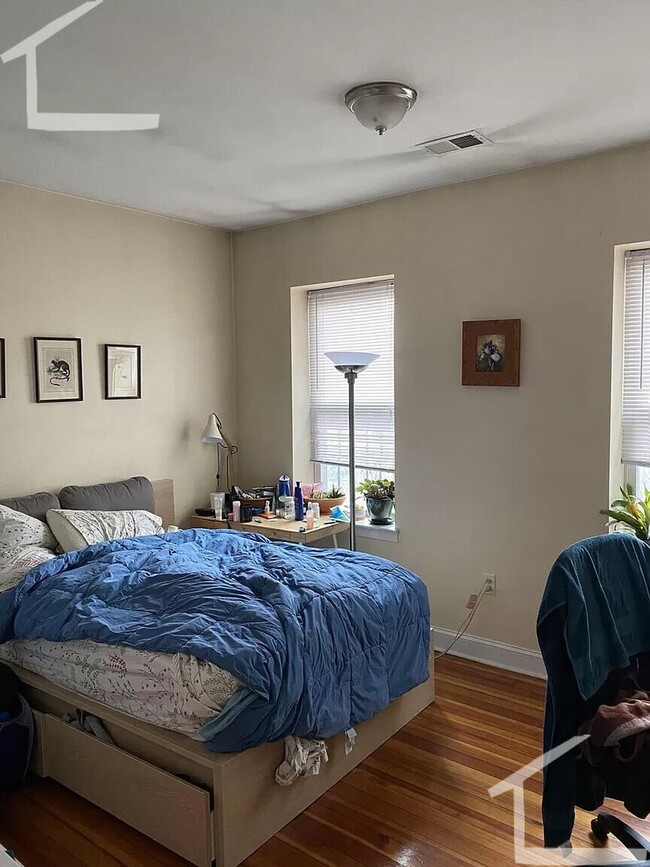 Building Photo - Large Renovated Unit in JP. Porch, Laundry...
