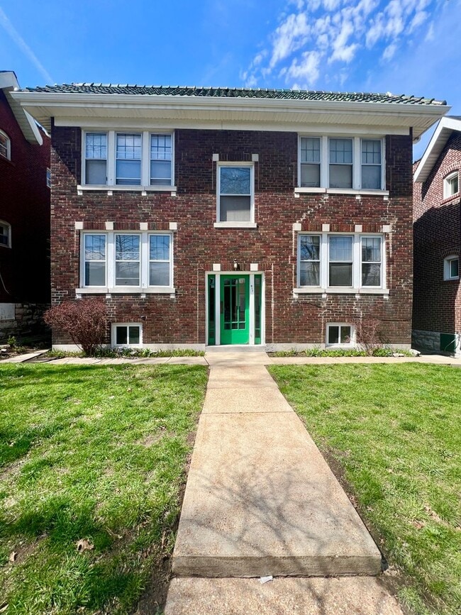 Building Photo - 911 St Rita Ave