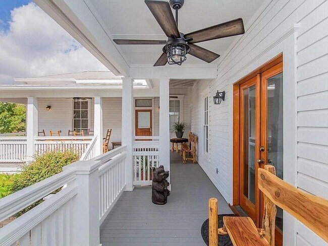 Foto del edificio - 1000 E 8th St