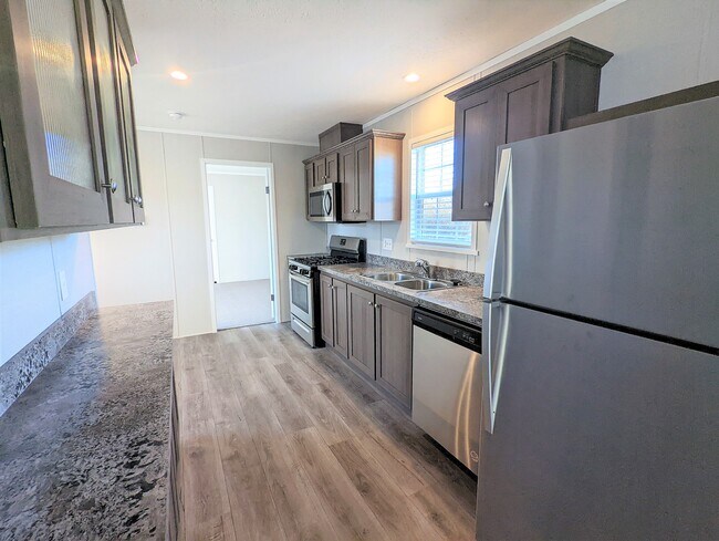 Building Photo - 618 Maine St