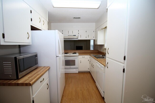 Foto del edificio - 1500 E Johnson Ave