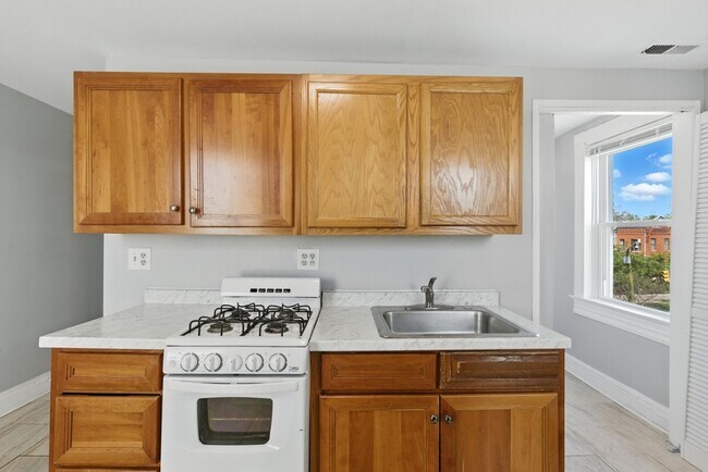 Foto del edificio - 1541 N Broadway