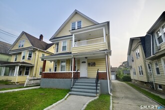Building Photo - 807 Brewster St