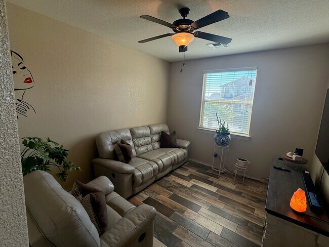 Foto del edificio - 13215 Emerald Isle St