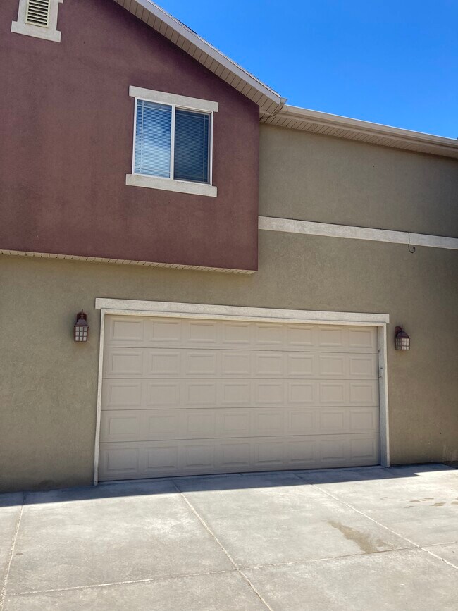Building Photo - 3883 E Cunninghill Dr